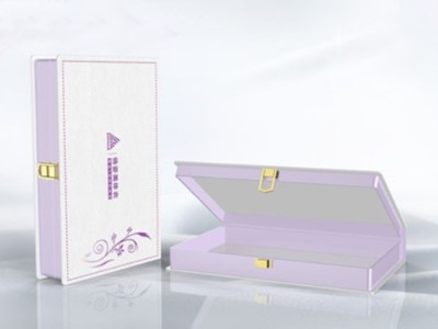 禮品包裝盒在進(jìn)行覆膜工藝時(shí)，有色差嗎？